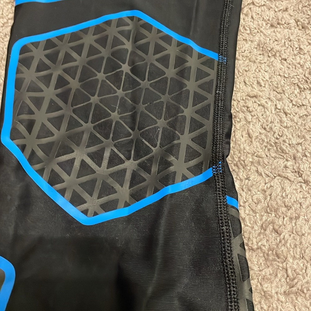 Nike Black and Blue Athletic Leggings - Picture 3 of 7